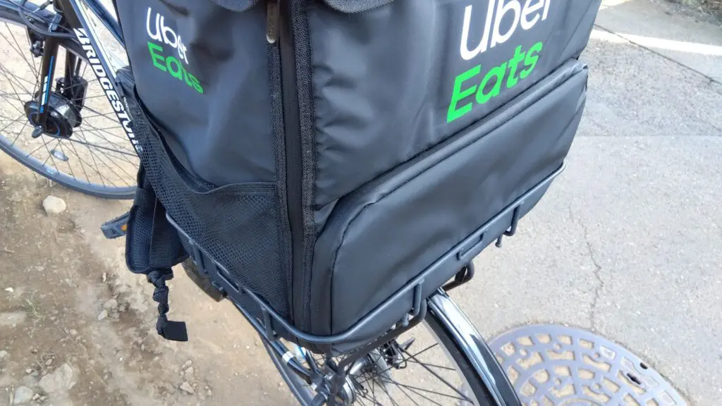 フィックスキャッチにピッタリと嵌まるUber Eats バッグ